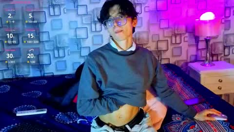 Snapshot of twink_sebas7 chatting on April 24, 12:18 pm Sebastin online show from April 24, 12:18 pm