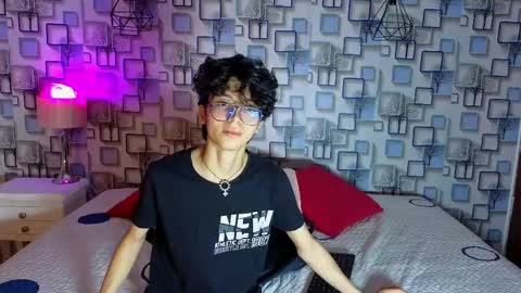Snapshot of twink_sebas7 chatting on April 28, 12:21 pm Sebastin online show from April 28, 12:21 pm
