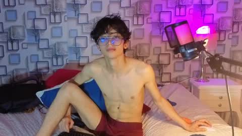 Snapshot of twink_sebas7 chatting on April 29, 5:30 pm Sebastin online show from April 29, 5:30 pm