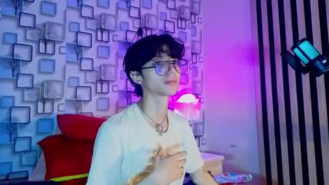 Snapshot of twink_sebas7 chatting on May 7, 12:21 pm Sebastin online show from May 7, 12:21 pm