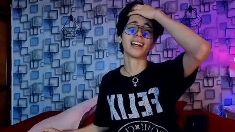 Snapshot of twink_sebas7 chatting on May 12, 12:24 pm Sebastin online show from May 12, 12:24 pm