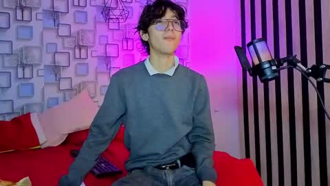 Snapshot of twink_sebas7 chatting on May 17, 12:23 pm Sebastin online show from May 17, 12:23 pm