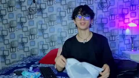 Snapshot of twink_sebas7 chatting on May 19, 12:11 pm Sebastin online show from May 19, 12:11 pm