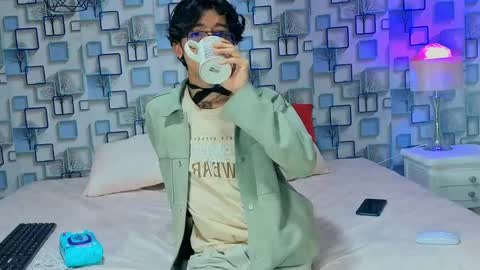 Snapshot of twink_sebas7 chatting on May 21, 12:12 pm Sebastin online show from May 21, 12:12 pm