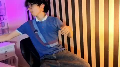Snapshot of twink_sebas7 chatting on May 22, 12:11 pm Sebastin online show from May 22, 12:11 pm