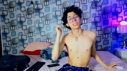 Snapshot of twink_sebas7 chatting on May 23, 12:09 pm Sebastin online show from May 23, 12:09 pm