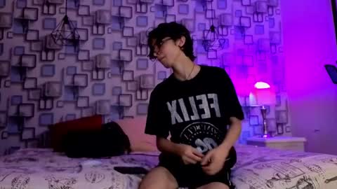 Snapshot of twink_sebas7 chatting on May 24, 12:10 pm Sebastin online show from May 24, 12:10 pm