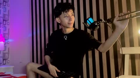 Snapshot of twink_sebas7 chatting on May 30, 12:24 pm Sebastin online show from May 30, 12:24 pm