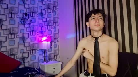 Snapshot of twink_sebas7 chatting on June 3, 12:08 pm Sebastin online show from June 3, 12:08 pm