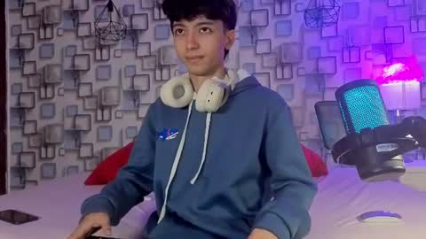 Snapshot of twink_sebas7 chatting on June 9, 12:28 pm Sebastin online show from June 9, 12:28 pm