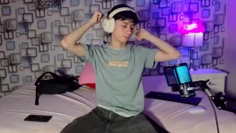 Snapshot of twink_sebas7 chatting on June 11, 12:14 pm Sebastin online show from June 11, 12:14 pm