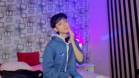Snapshot of twink_sebas7 chatting on June 13, 12:14 pm Sebastin online show from June 13, 12:14 pm