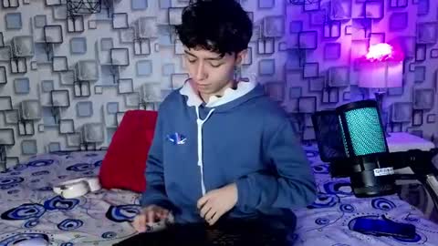 Snapshot of twink_sebas7 chatting on June 17, 12:18 pm Sebastin online show from June 17, 12:18 pm