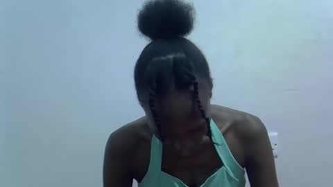 Snapshot of twinkle_tia chatting on November 1, 8:33 pm BABY TIA online show from November 1, 8:33 pm