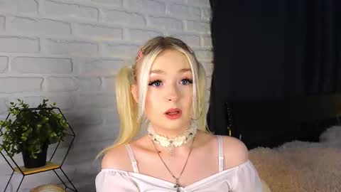 twinklefluff online show from October 1, 3:51 pm