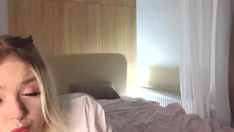 twinklefluff online show from December 17, 4:24 pm