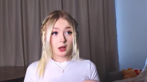 twinklefluff online show from February 4, 5:13 am