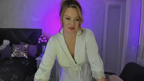 Snapshot of twinklingstar_ chatting on December 3, 3:44 pm twinklingstar_ online show from December 3, 3:44 pm