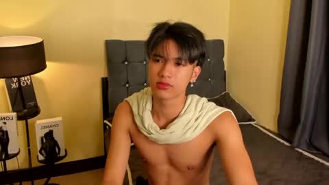 Snapshot of twinks8inches chatting on May 29, 12:03 pm always horny clark online show from May 29, 12:03 pm