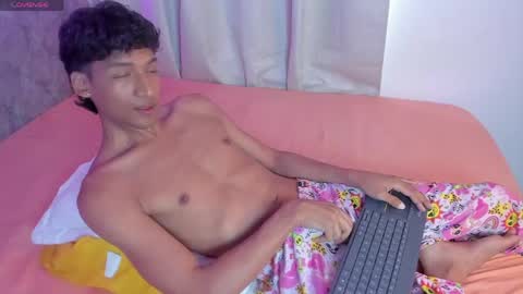 twinksboys_23 online show from April 28, 1:49 pm