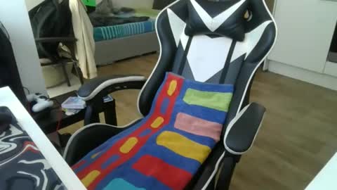 Snapshot of twinkytwink16 chatting on March 26, 12:00 pm omo online show from March 26, 12:00 pm