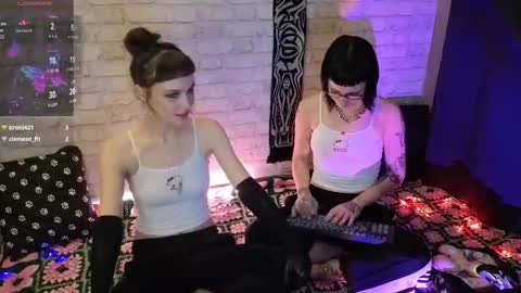 Sin and Skin online show from December 18, 8:37 pm