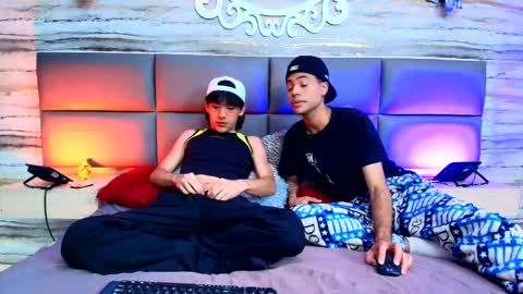 twinslovers_ online show from September 18, 7:49 pm