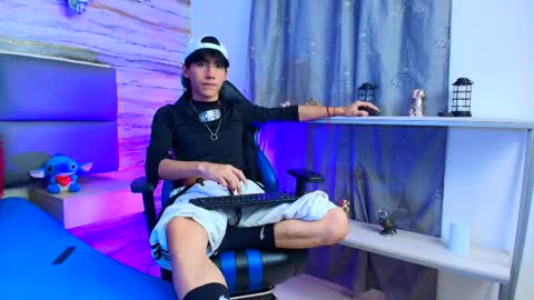 twinslovers_ online show from October 8, 4:32 am