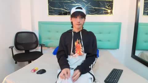 twinslovers_ online show from October 9, 4:43 am