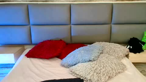 twinslovers_ online show from November 2, 1:19 am