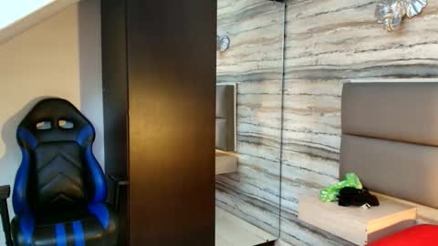 twinslovers_ online show from January 19, 3:32 am