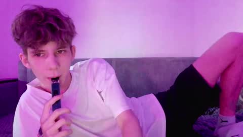 Snapshot of twishadow chatting on February 22, 11:53 am TwiShadow online show from February 22, 11:53 am