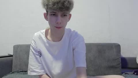 Snapshot of twishadow chatting on February 28, 4:19 pm TwiShadow online show from February 28, 4:19 pm