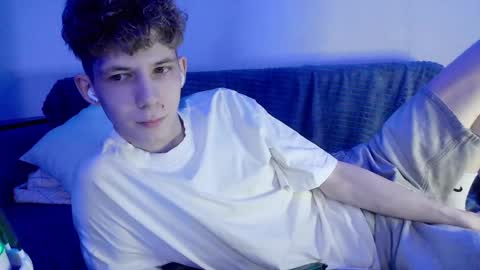 Snapshot of twishadow chatting on April 3, 1:09 pm TwiShadow online show from April 3, 1:09 pm