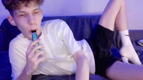 Snapshot of twishadow chatting on April 4, 9:01 pm TwiShadow online show from April 4, 9:01 pm