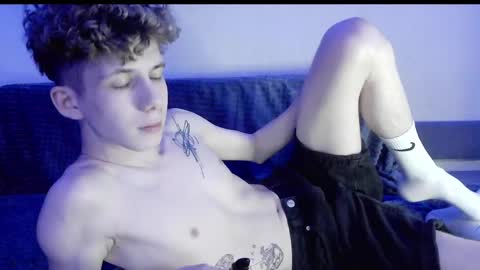 Snapshot of twishadow chatting on April 5, 8:17 pm TwiShadow online show from April 5, 8:17 pm