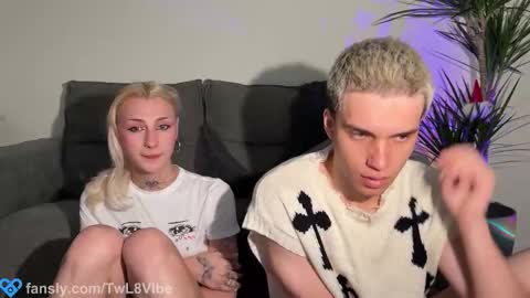 Snapshot of twl8vibe chatting on February 20, 4:40 pm Molly and Nick online show from February 20, 4:40 pm
