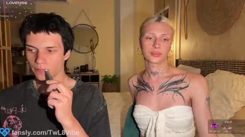 Snapshot of twl8vibe chatting on April 30, 8:57 pm Molly and Nick online show from April 30, 8:57 pm