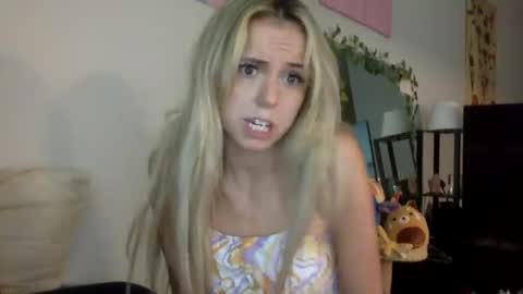 twofrens online show from May 25, 10:27 pm