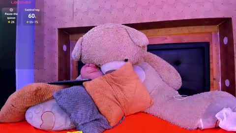 twogirlswitteeth online show from December 19, 11:06 am