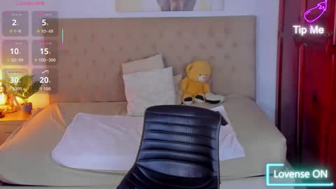 twolattinhot online show from September 18, 12:34 am