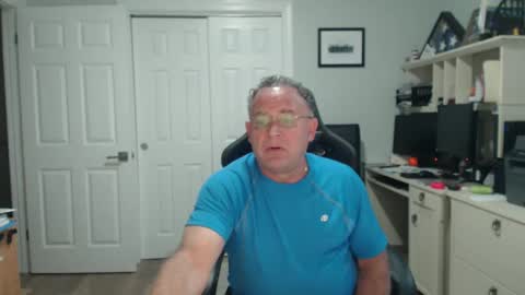 Twopeopleinlove online show from October 3, 10:01 am