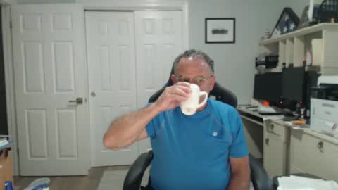 Twopeopleinlove online show from October 10, 10:03 am