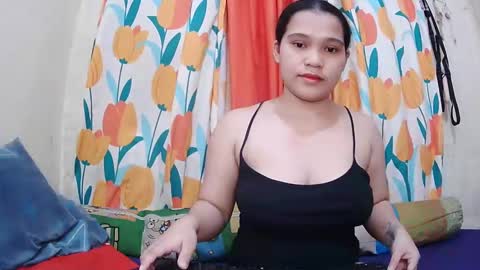 Snapshot of twowetcuties chatting on March 4, 3:00 am Lyn and lea online show from March 4, 3:00 am