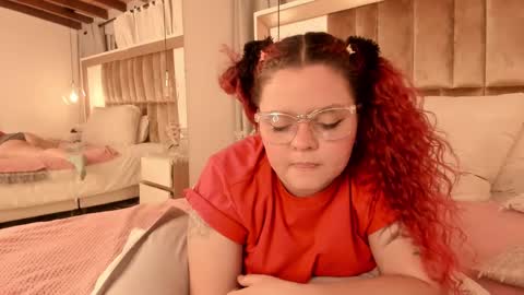 Twiggy online show from February 7, 11:55 pm