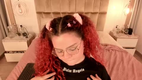 Twiggy online show from February 11, 2:57 am