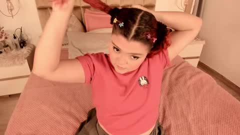 Twiggy online show from February 16, 8:00 pm