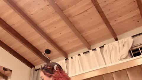 Twiggy online show from February 24, 11:30 pm