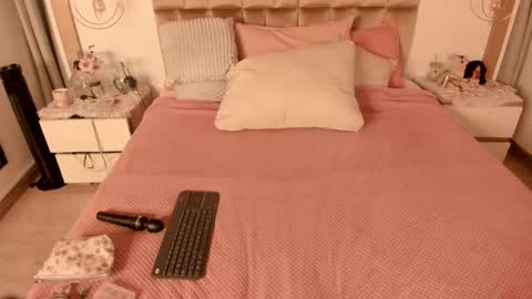 Twiggy online show from February 27, 8:31 pm