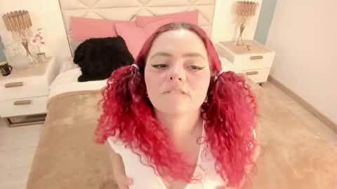 Twiggy online show from October 20, 8:09 pm